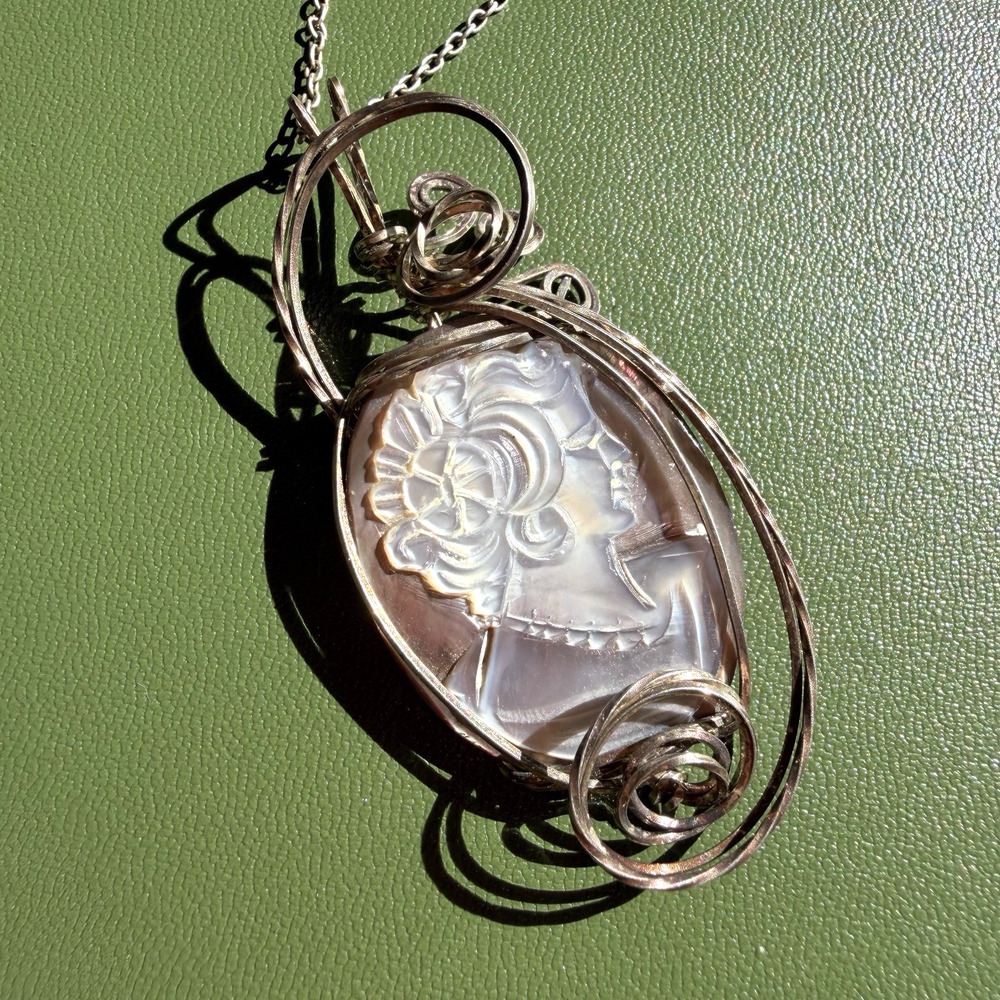 Wire Wrapped Cameo Necklace Mother of Pearl Shell Silver Tone Pendant 19”